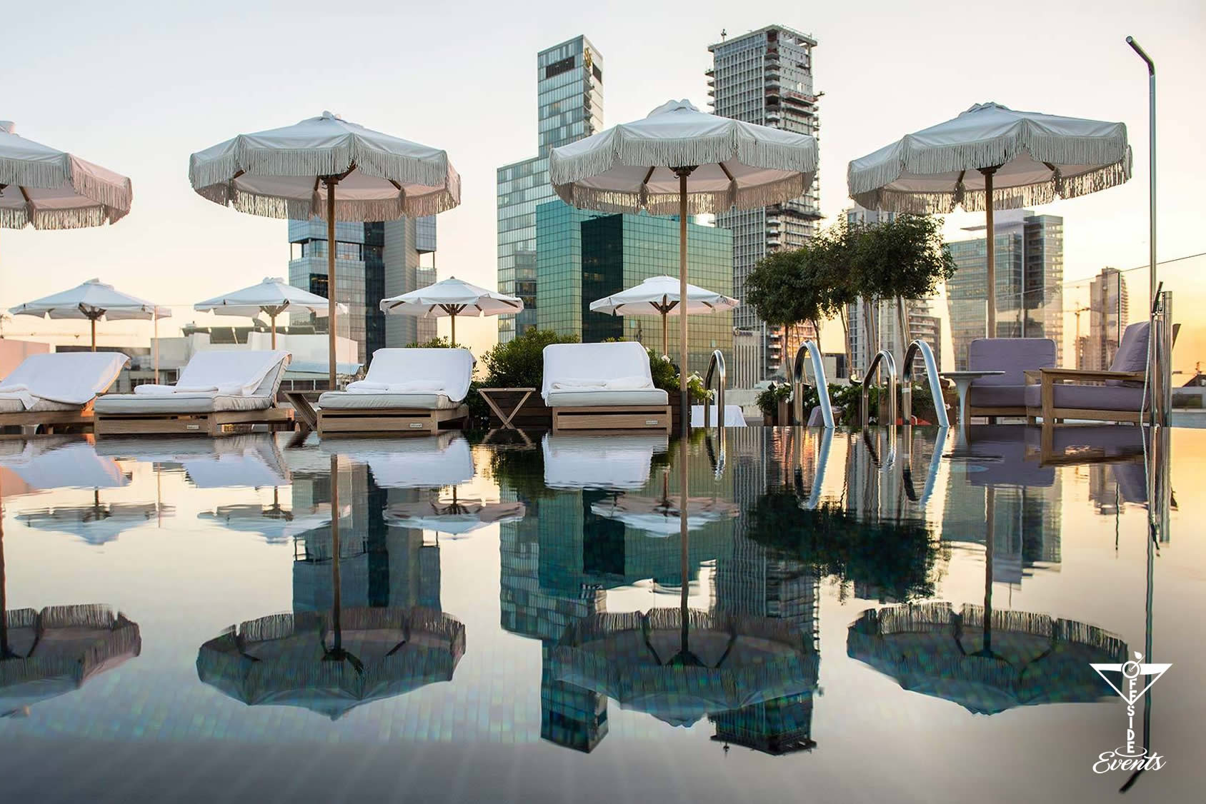 Gli Skybar nel modno- the roof NY, Temple bar, open bar